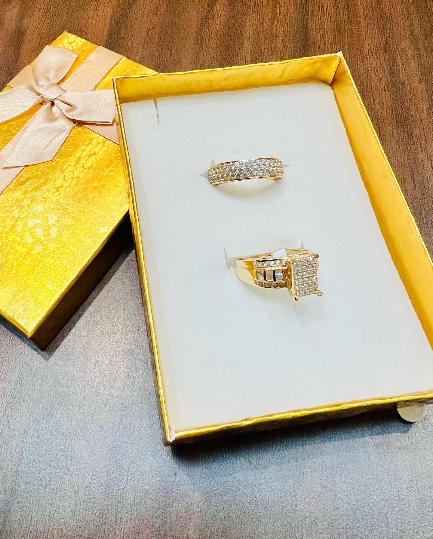 Anillo de compromiso ser de hombre y mujer